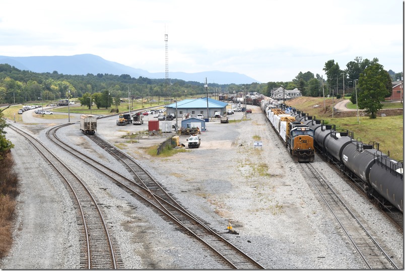 The main activity on Friday, Sept. 15th, was touring the L&N Depot Museum and photographing the recently painted L&N “Heritage” unit parked for display at Etowah. The depot is in the background on the right. No. 1850 is parked on the left. This view is looking south toward Atlanta. CSX SD70MAC 4527. Etowah TN.
