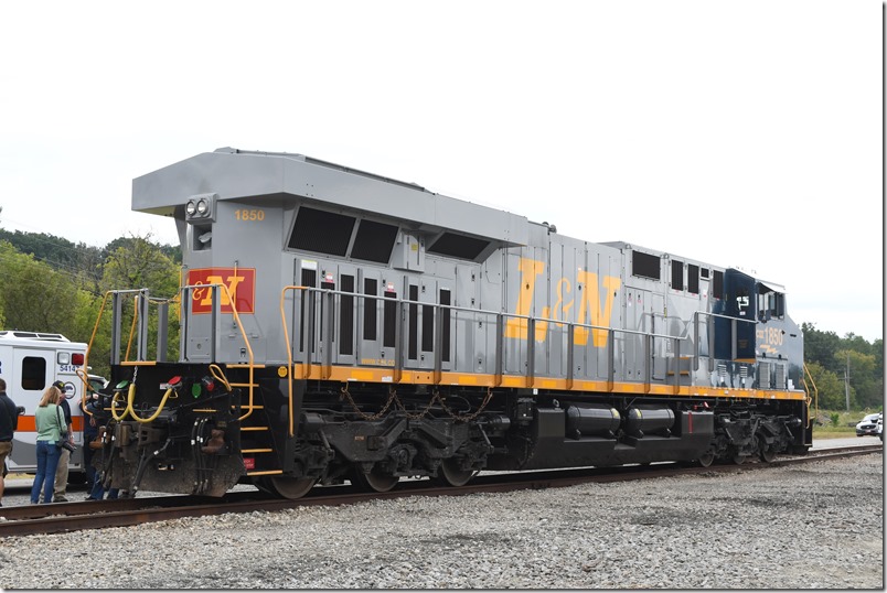 CSX 1850. Etowah TN. L&N Heritage. View 2.