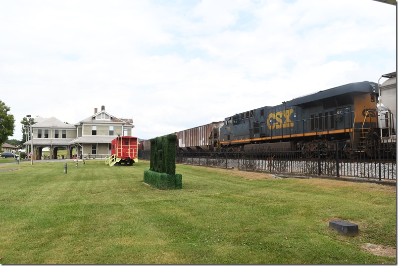 CSX 715. Etowah TN.