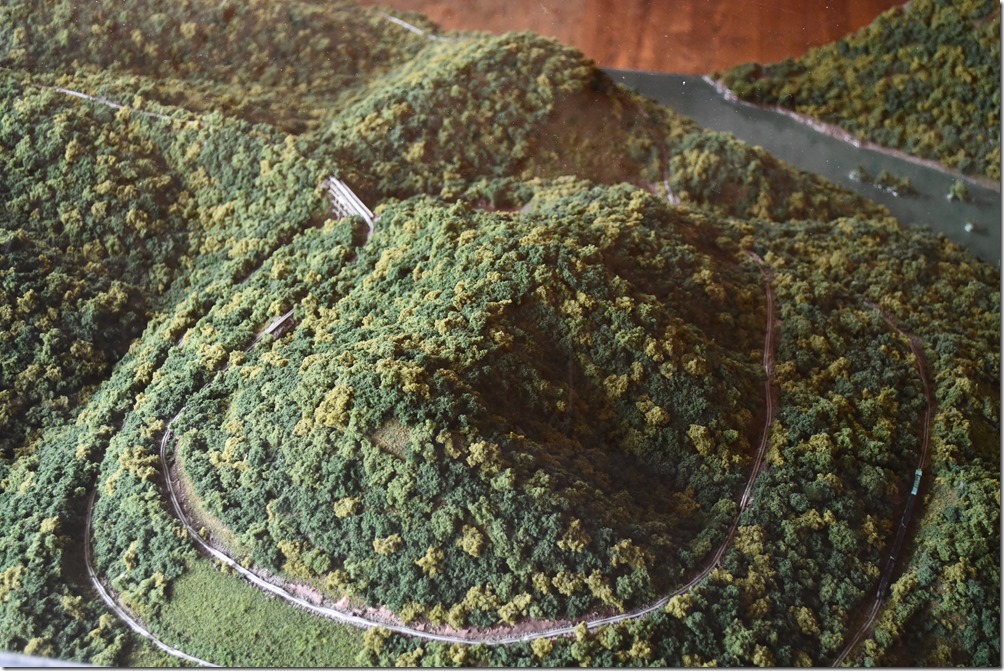 Diorama of famous Hiwassee Loop on the L&N line between Etowah and Copperhill TN. L&N Depot Museum Etowah TN. View 2.
