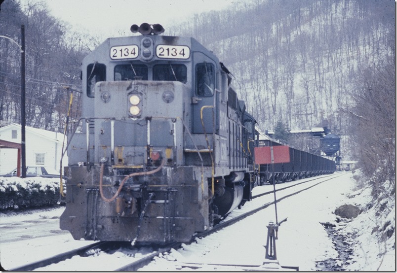 He has uncoupled from the cars he has left in the siding. L&N Lotts Creek. 01-24-1987.