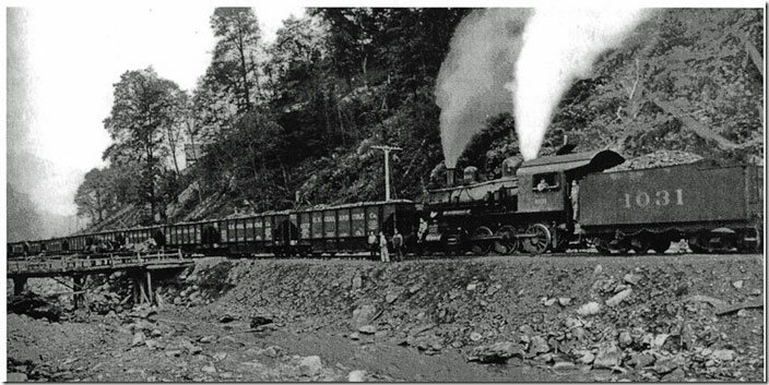 L&N 2-8-0 no. 1031 was one of the 200 class H-23 built from 1903 until 1907. In later years L&N used Mikes and the 2-8-4 “Big Emmas.” Lynch KY.