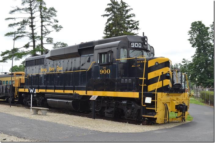 NKP GP30 900 was built in 1962. Bellevue.