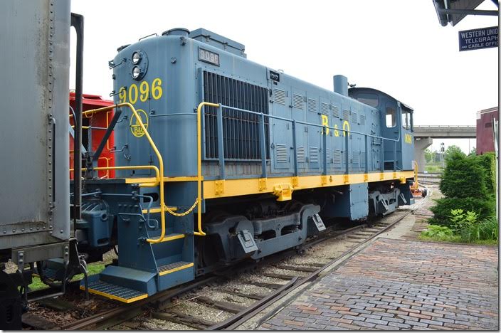 B&O S-4 9096 was used by Central Soya at their elevator in Bellevue.