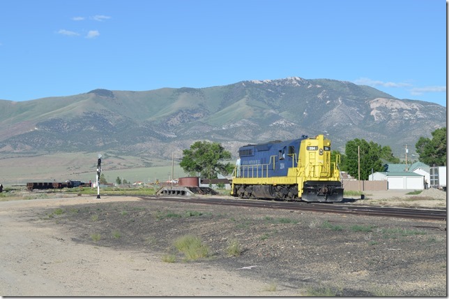 SD9 204 gets ready for the 7:00 PM “Star Train” to McGill.