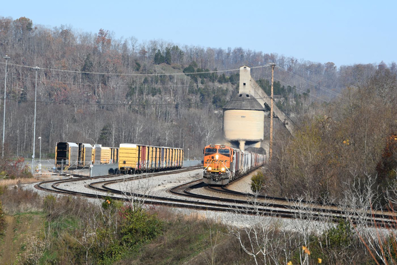 On our way to the model railroad show in Huntington, Christian and I beat NS e/b grain train 51V to Prichard WV, by a scant few minutes. BNSF 8076-6432 have the train today. The new intermodal terminal on the left never got off the ground. However, the old coal dock still stands! 11-30-2024.