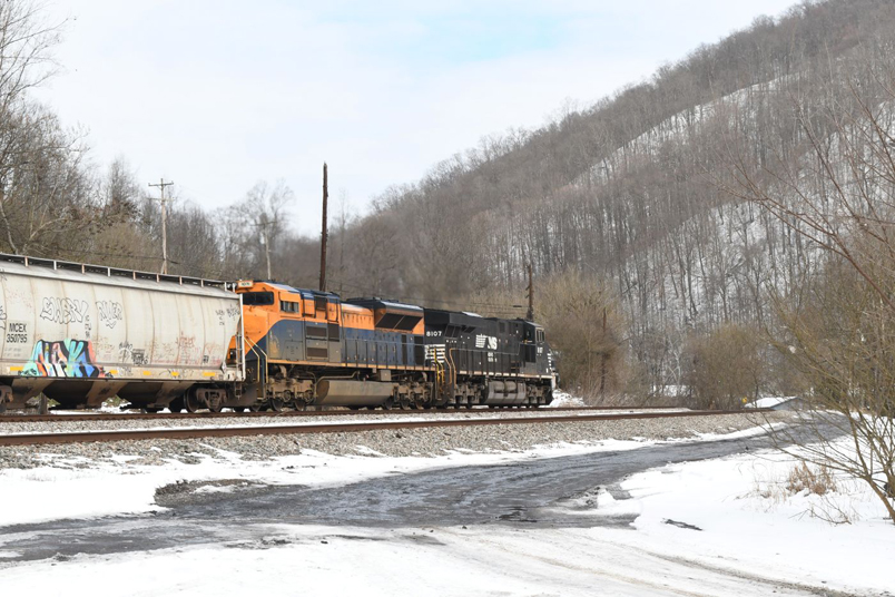 NS 8107 & CNJ 1071. Vulcan WV.