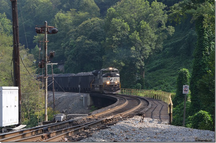 U60 westbound approaches the east end of Weller Yard. NS 2665 EE Weller.