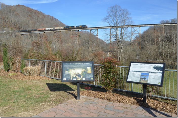 Q698 from the viewing wayside along US 23 at Copper Creek trestle.