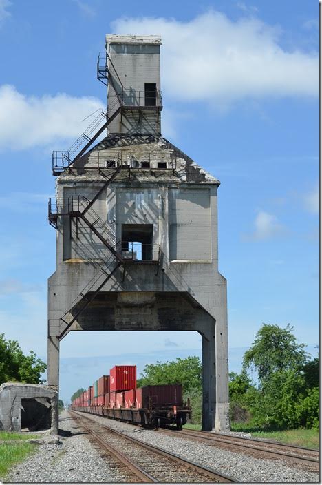 That headlight in the distance is 27V-19. BNSF 8137-7944. Harvey OH. View 2.