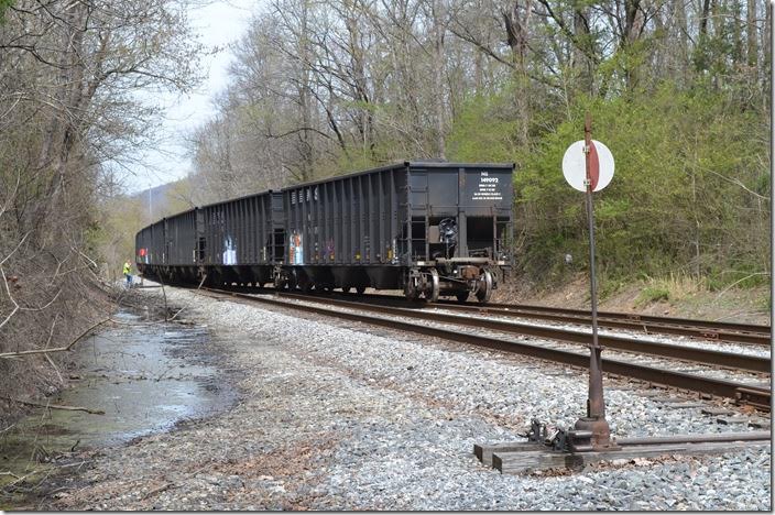 T32 shoves the second 10 from the tipple down the yard lead. NS 1095 Middlsboro KY.