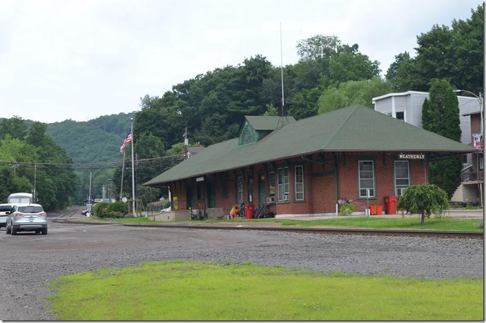 Weatherly depot is now the police department. This view looking west toward Hazleton and Ashmore illustrates that the grade is 2.7 percent climbing put of the Lehigh River to the plateau at Ashmore. Weatherly is m.p. 4.3 on the branch. ex-LV depot. Weatherly PA.