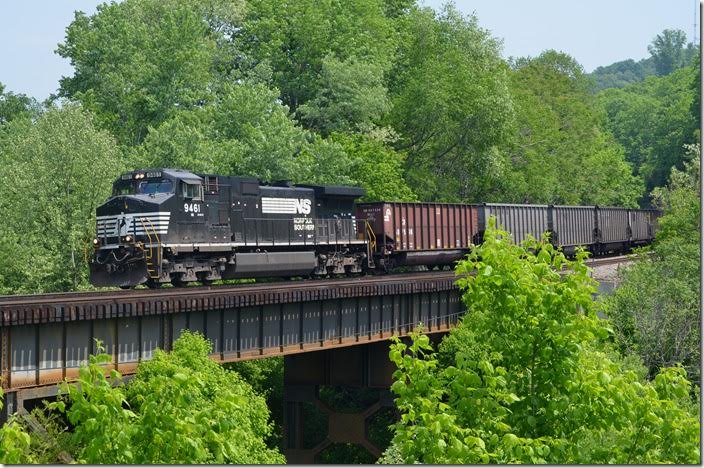 NS 9641 hustles e/b with empty tubs at Prichard.