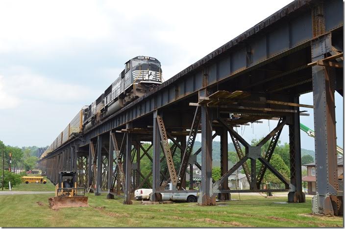 NS 2583-6770 have e/b loaded multi-level train 272. Kenova.