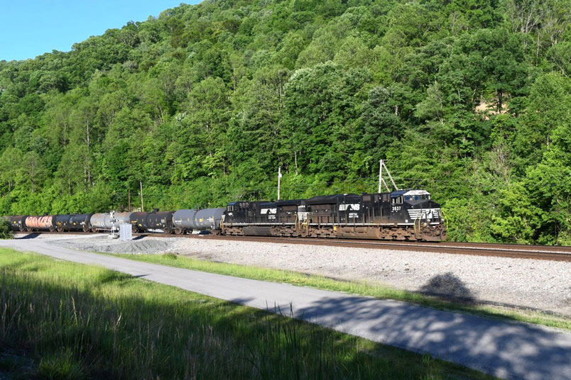 A short time later we shoot 118-17 (Bellevue-Linwood) with 90/18 behind 3637-4464. The DPU is 9640.