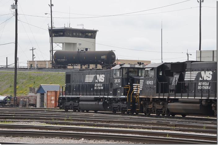 NS RP20CD 3830 6-axel Genset was built by Railpower. It is rated at 2,100 HP. NS loco shop. Bellevue.