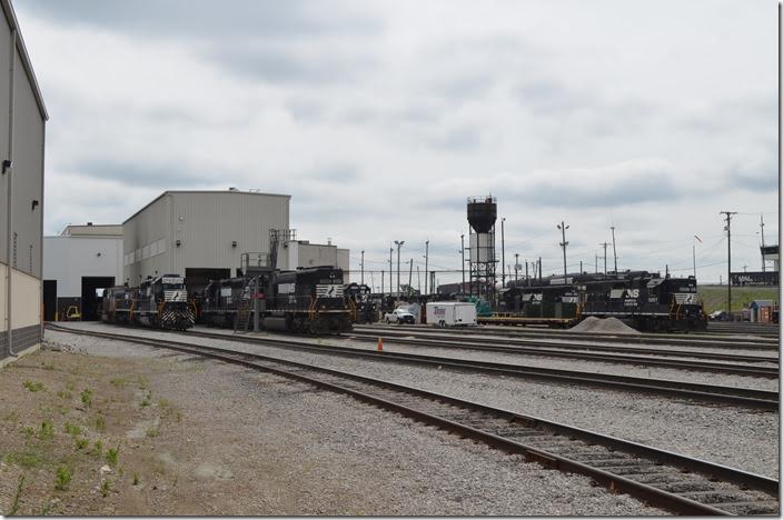 The EMF is on the left. The main locomotive shop is in the background. The engine terminal and westbound hump are on the right. Bellevue.