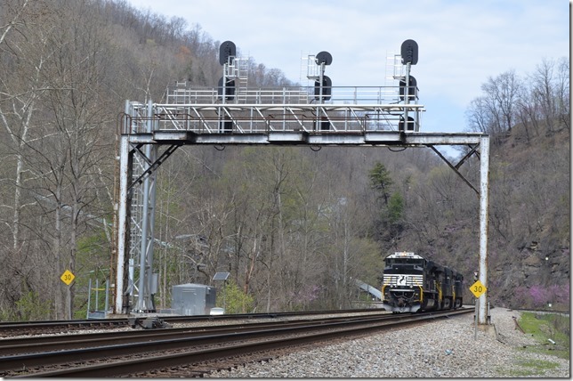 The old bridge still stands at the eastbound signal. NS 1167-8082-8055. Hull.