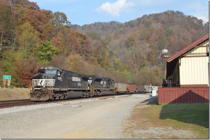 J42 rolls w/b by the replica N&W depot at Matewan WV. NS 9200-1099. Matewan WV. 