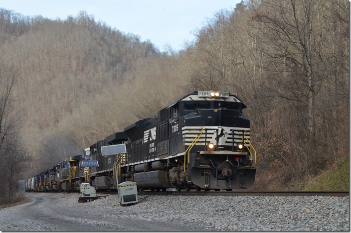 NS 7305 leads 7503-8440-PRLX 619-2728-2651-9476-8971-PRLX 604 near Glen Alum with e/b 188-18 (Bellevue VA - Crewe VA) with 104/18 time freight. Devon WV.