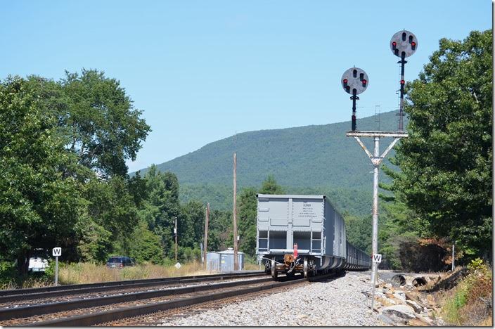 These empty cars made a nice singing sound. No flat wheels. NS 9963 Pkin.