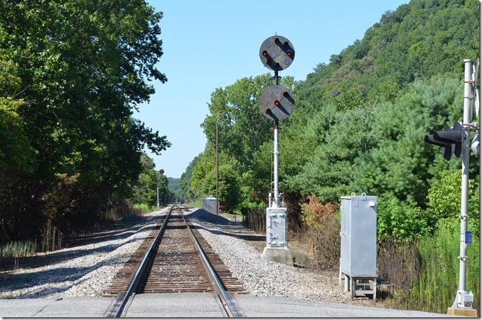 North end of siding at Midvale. NS signal Midvale.