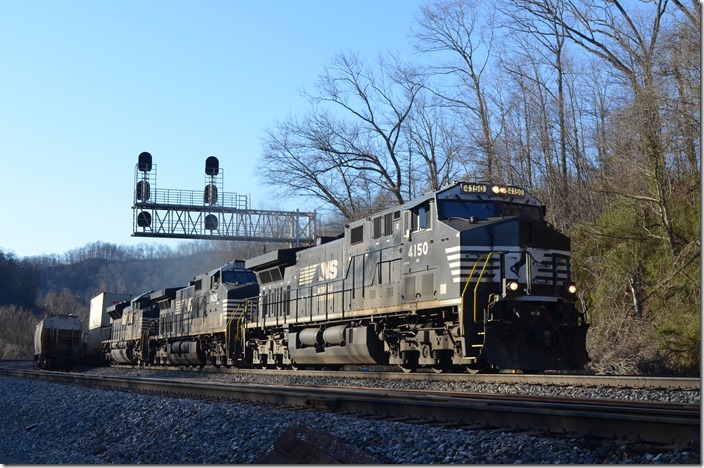 NS 4150-9435-1035 hustles e/b intermodal train No. 236-07 (Columbus-Rickenbacker to Norfolk). Rawl WV. 03-07-2020.