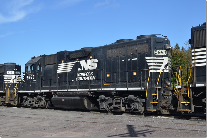 NS GP38-2 5663, ex-CR, nee-PC GP38. Hazleton PA.