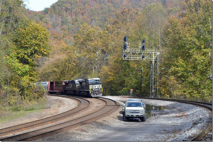 NS 4121-8076 have 19M-04 (Crewe VA – Elkhart IN) with 19 loads and 62 empties. Ought One WV.