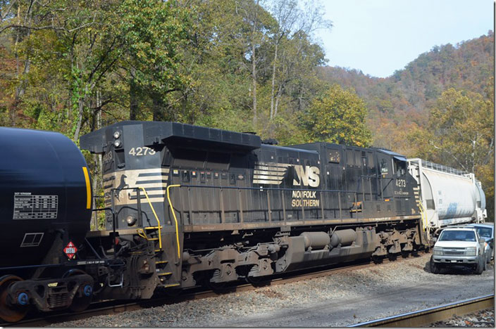 NS “AC44C6M” 4273 DPU was formerly Dash8-44CW 8986 built 04-1996 and rebuilt 02-2019 at Altoona. Ought One WV.