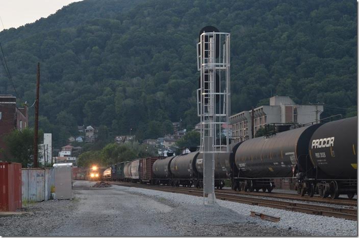 E/b double stack 234 arrives. NS 9782. Williamson WV.