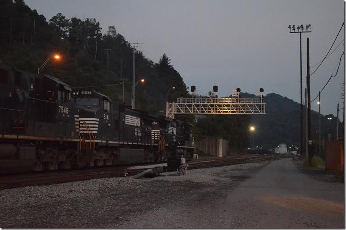 No. 188 stopped east of Williamson to let the hotter 234 get ahead. We head over the hills to Pikeville, about a half-hour drive. NS 9782-9141-7546. Williamson WV.