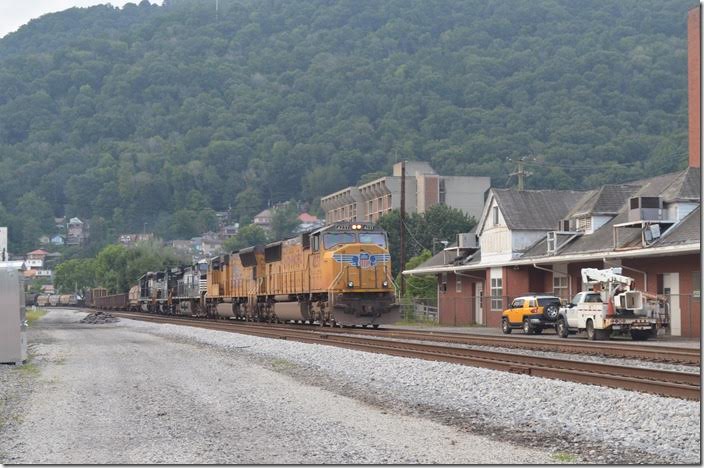 UP 4237-5029-NS-9960-2353-6128 roll to a stop for a crew change on e/b time freight No. 188-08 (Bellevue-Crewe VA) with 62 loads and 61 empties. NS recently removed a track at this location and configured the signals. The CPL located at the tie plate pile is now gone. Williamson WV.