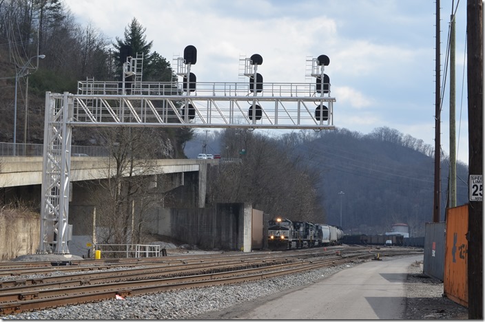 All of the signals at the west end of Williamson Yard were recently replaced. Instead of pulling down by the old depot (now city hall) where the signals used to be, 17M stopped at the flood wall gate where there is a concrete pad across the tracks to walk on. NS 8974-9003-6963. Williamson WV.