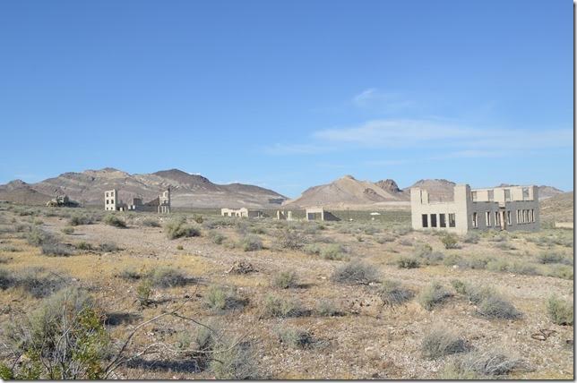 On down NV 374 you enter the national park although this is not actually the state line. The state line is on up in Daylight Pass a few miles in the distance. Rhyolite NV.