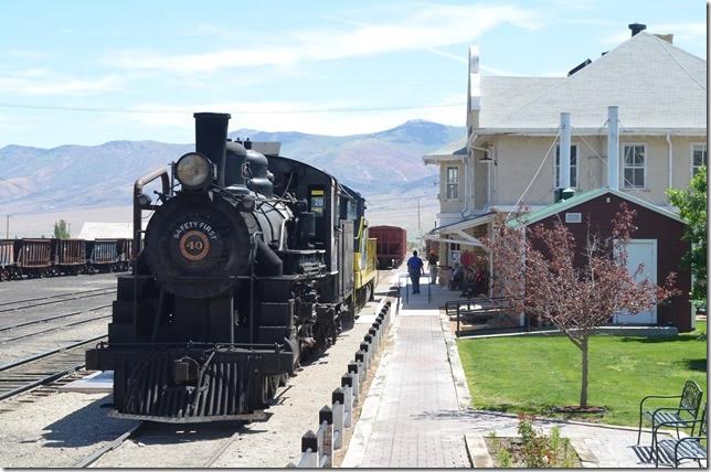 No. 40 is parked on the “team track” next to the depot.