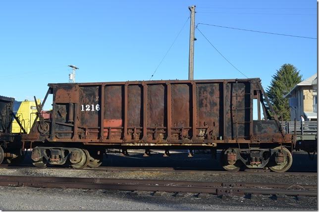 NN 1216 was also built by Koppel. That lever on the left end indicates how the doors were opened. 