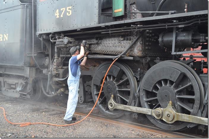 Cleaning the ash pan on 475.