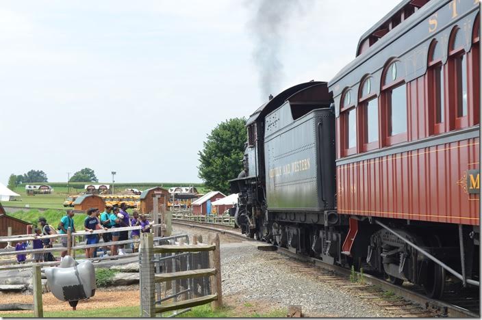 Bet those kids had never seen a steam locomotive! N&W 475. Cherry Hill.