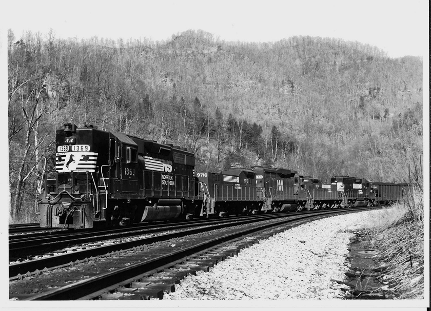 GP40 1369-9716-559-9734-1367 will be the pusher on a coal train headed over Raitt Hill behind a pair of C39-8s. Ex-N&W GP40s served as mother units to the 26 RP-E4D slugs. The slugs were rebuilt from old N&W GP9s and 18s and had dynamic brakes. Like CSX, NS tried them in the coal fields for a few years before larger units "cascaded" down. 01-22-1989.