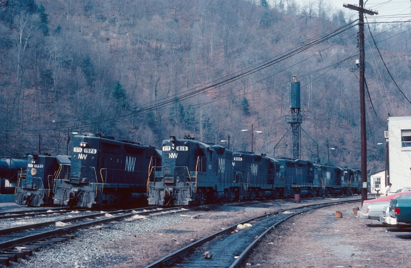 N&W 818-880-B&O 6971-2804-788 with 1576 and 1793 are parked beside the yard office on 03-03-1979.