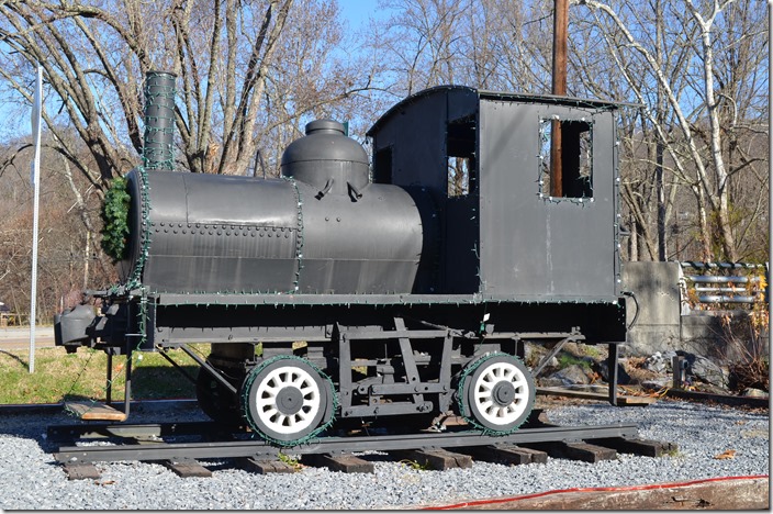I’m at a loss to identify this one. Had a chain drive from inside the “boiler” and some rudimentary controls inside the cab. Must have been used at the lumber mill. logging loco. Damascus VA