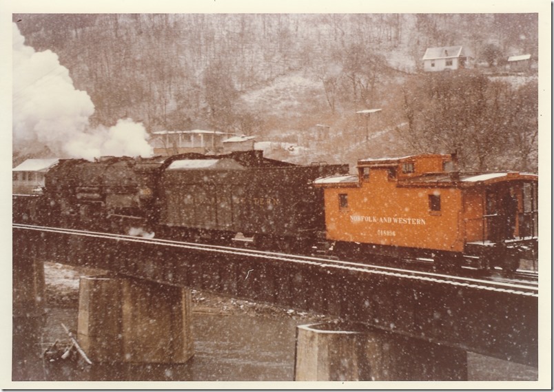 Gene Huddleston caught 2165 backing across the Levisa River bridge at the east end of Weller Yard in January 1960. Perhaps this job was returning from working the Harmon Spur which was only a short distance east of the yard. N&W 2165 EE Weller. E. L. Huddleston collection.