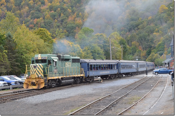 RBMN 2533 leaves with the 3:00 PM Lehigh Gorge train for a 70 minute round trip. Jim Thorpe PA.