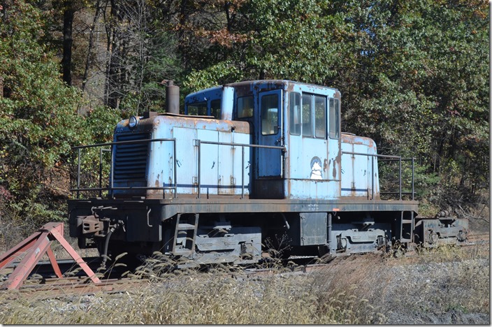 Lehigh Anthracite Coal’s GE model 44 or 65-ton switcher used at the Greenwood Breaker just east of Tamaqua on the former Lehigh & New England RR (Arlington Yard). Tamaqua PA.