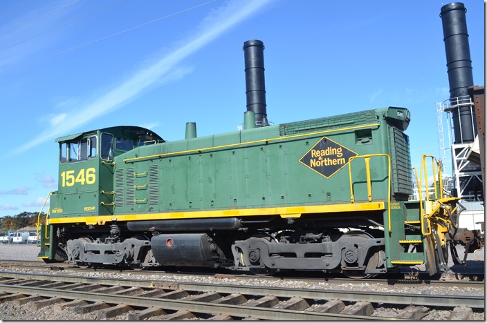 RBMN 1546 SW1500 is ex Conrail, exx-Indianapolis Union Ry., nee-EMD demo. It was built 02-1970. View 2. W Hazleton PA.