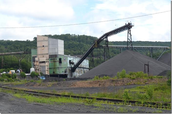 The Greenwood Breaker is still active. I wish I had walked up there and shot that GE center-cab switcher. The Lehigh & New England served this breaker out of Arlington Yard. After L&NE folded circa 1961 the Central of New Jersey took over. Now the R&N operates this segment of the L&NE up the Panther Valley from Tamaqua. All of the other LC&N breakers are long gone. Lehigh Anthracite Coal Co. View 2.