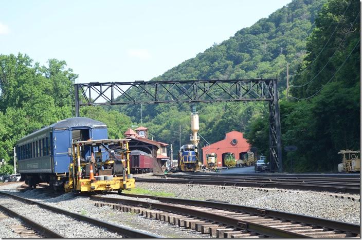 Reading had a tower here that controlled the junction of the Pottsville “main line” and the line to Tamaqua and eventually Williamsport (Newbury Jct.). It was quite a plant in its day. The signal bridge is a holdover. RBMN 5033. View 2. Port Clinton PA.