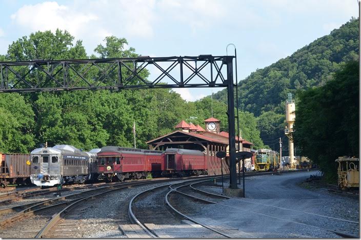 RBMN Budd RDC-1 9168 is ex-SEPTA, exx-Penn Central, nee-New York Central. The Appalachian National Scenic Trail crosses here, and we saw numerous hikers come out of the woods and cross the railroad here. R&N terminal. Port Clinton PA.