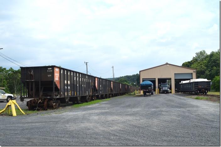 Putting property to work, Reading & Northern has built a trans-load facility at West Cressona. Those RBMN hoppers are evidently stored. 07-11-2017.